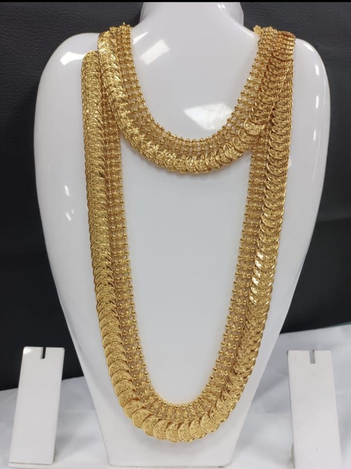 Gold necklace on a mannequin bust with a black background